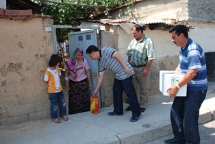 Meram'da 3 bin aileye gıda paketi