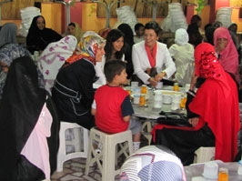 Türkmenoğlu mültecilerle iftar yaptı