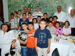 Huzurevi sakinleri ve çocuklara iftar