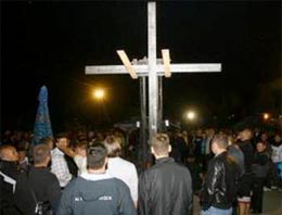 Sırp sınırına 7 metrelik haç