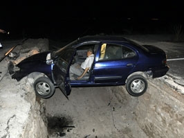 Sulama kanalında asılı kalan araçta öldü
