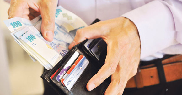 Düşen memura bir tekme de devletten