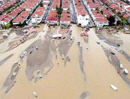 Kuzey Kore'yi sel vurdu