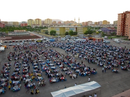 Bosna Hersek'te mahalle iftarı