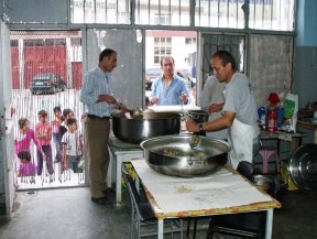 Kadınhanı'ında sıcak yemek dağıtımı