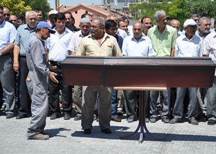 Anne ve kızı toprağa verildi