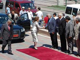 AKP İl Başkanı protokolü deldi!