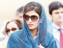 Yeni Butto kıyafetleriyle dikkat çekti!