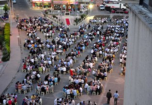 Cihanbeyli'de 1500 kişi iftar açtı