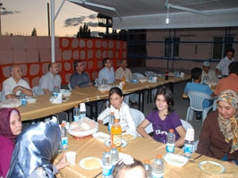 Hançerli şefkat evlerinde iftar yaptı