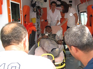 Köstü tüfeğini kurarken parmağından oldu