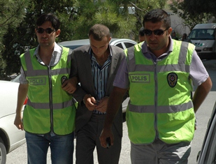 Gaspçı marketçiyi çikolata için vurmuş