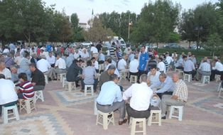 Kadınhanlılar iftarda biraya geldi