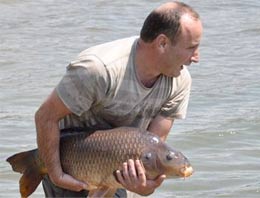 15 yıl beslediği balık onu terk etmedi