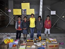 Afrika için oyuncaklarından vazgeçtiler