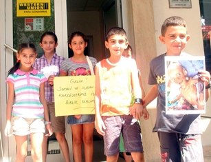 Afrika için oyuncaklarını sattılar