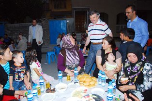 Doğanlar mahallesinde iftara büyük ilgi