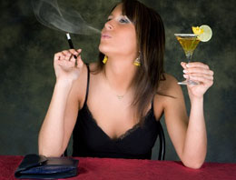 Sigara kullanan kadınlar dikkat!