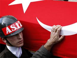 Gazeteciler şehitler için isyan etti!