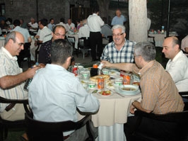 SÜ'de senato üyeleri iftarda buluştu