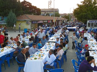 Kulu'da bin 400 kişilik iftar yemeği