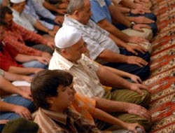 Cami damında namaz olur mu demeyin!