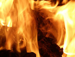 PKK'lılar kamyoneti ateşe verdi