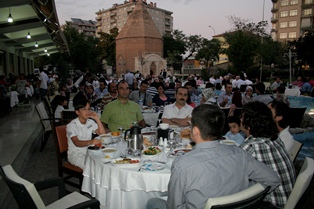 3B Dershaneleri iftarda buluştu
