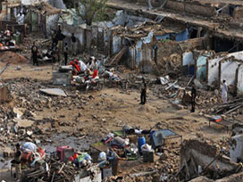 Pakistan'da camiye saldırı: 24 ölü