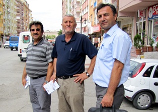 THK fitre ve zekat için yardım zarfı dağıtıyor