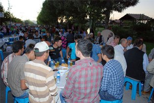Belediye iftarı Kaşınhanı mahallesindeydi
