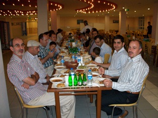KOMFED üyelerini iftarda buluşturdu