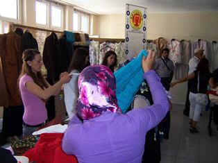 İhtiyaç sahiplerine giyisi yardımı