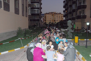 Damla Köy sakinleri iftarda buluştu