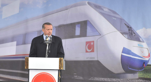 Başbakan Erdoğan hızlı trenle geldi