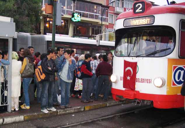 Yağmur, tramvay seferlerini aksattı