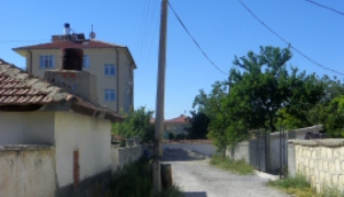 Kulu'da hasarlı elektrik direği tehlike saçıyor