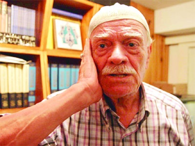 Dini kitapları gizli taşırdık