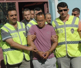 Cinayetleri gazinocu kadın için işlemiş