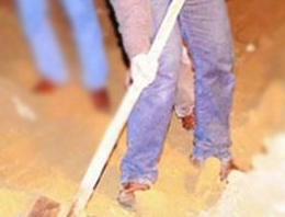 Eski eşini diri diri toprağa gömdü