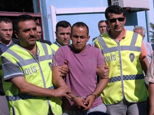 Seri katil hijyen maskesi kullanmış