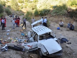 Otomobil Şarampole Yuvarlandı: 3 Ölü