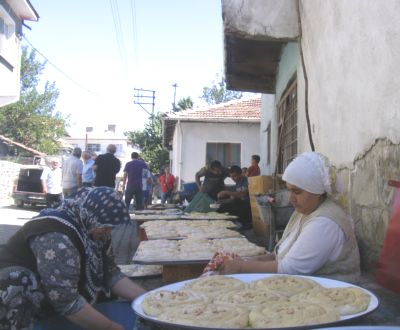 Ev hanımlarını bayram telaşı sardı