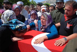 Şehit er toprağa verildi