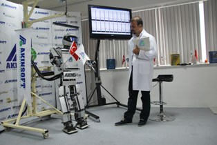 Yüzde 100 yerli insansı robot