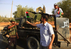 Kaddafi'nin etrafındaki çember daralıyor