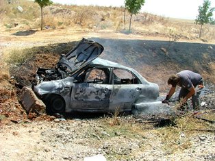 Trafik kazası: 3 kişi yanarak öldü