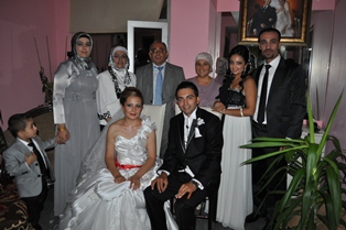 Öztok ailesinin düğün mutluluğu