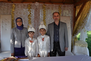 Biçer ailesinin sünnet mutluluğu