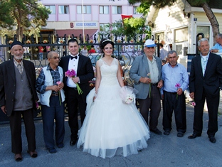 Nikah öncesi yaşlıları ziyaret ettiler